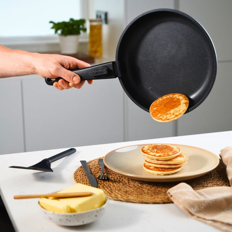 CuliStack koekenpan met PFOA-vrije anti-aanbaklaag op kookplaat