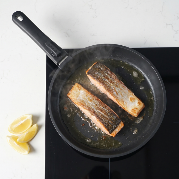 Zalm bakken in de pan: kooktijden en een knapperig vel
