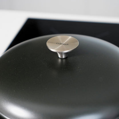 Close-up detail van CuliStack Gebolde Deksel met handvat